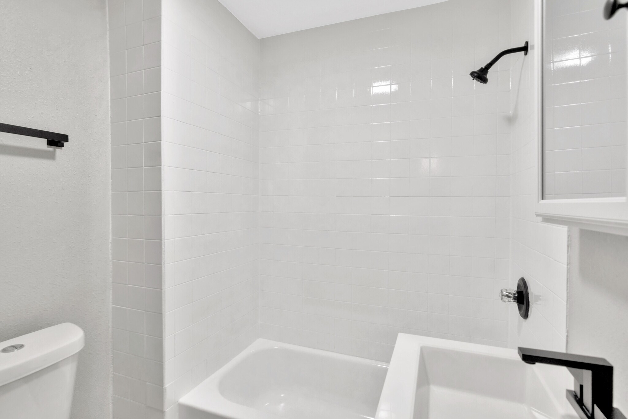 Master En-suite Bathroom - 1485 Hamlet Ave