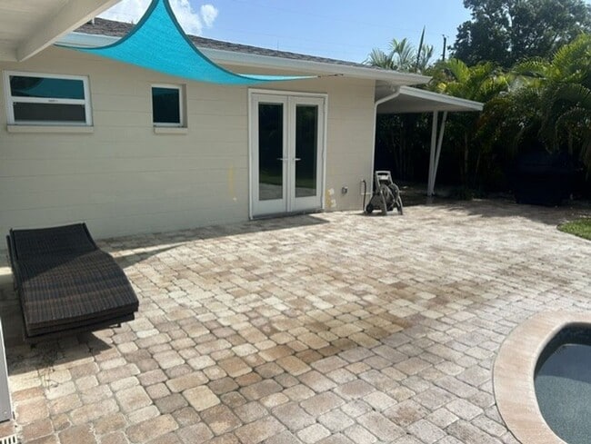 Building Photo - Beautiful 2/2 with dock and boat access
