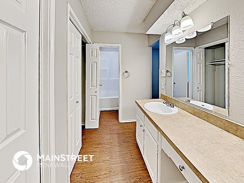 Building Photo - 808 Crystal Creek Ln