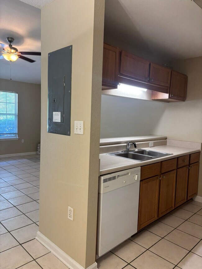 Building Photo - 2740 W Tharpe St