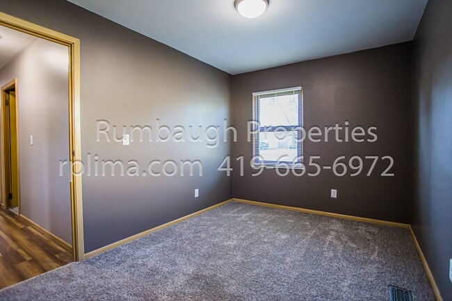 Building Photo - 614 W Ford Ave