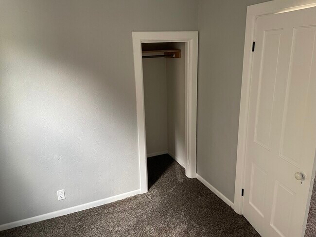 Building Photo - 1638 Saemann Ave