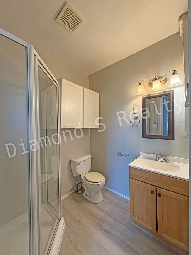 Building Photo - 2052 N Taylor Ave