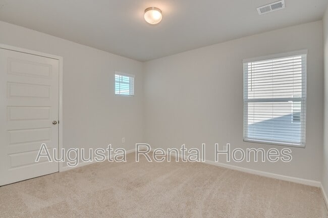 Building Photo - 301 Claudia Dr