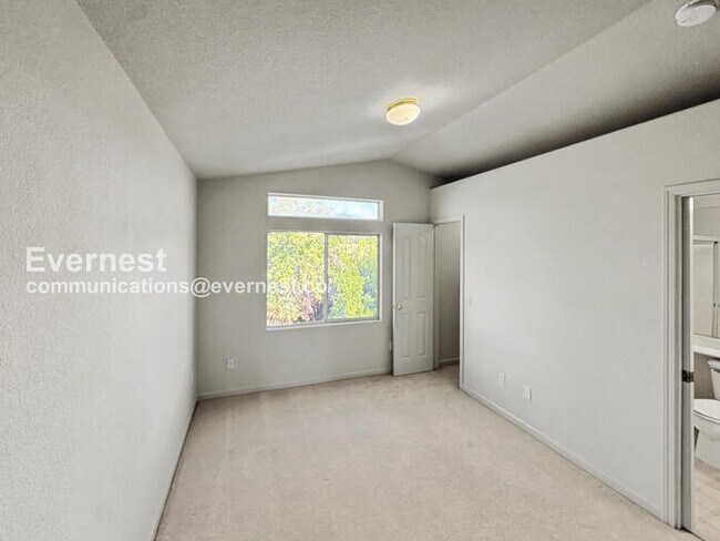 Building Photo - 4 Bed, 3 Bath Home with Garage / Pet-Friendly / Vouchers Accepted / Available Now!