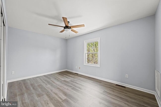 Building Photo - 2402 Raintree Ave