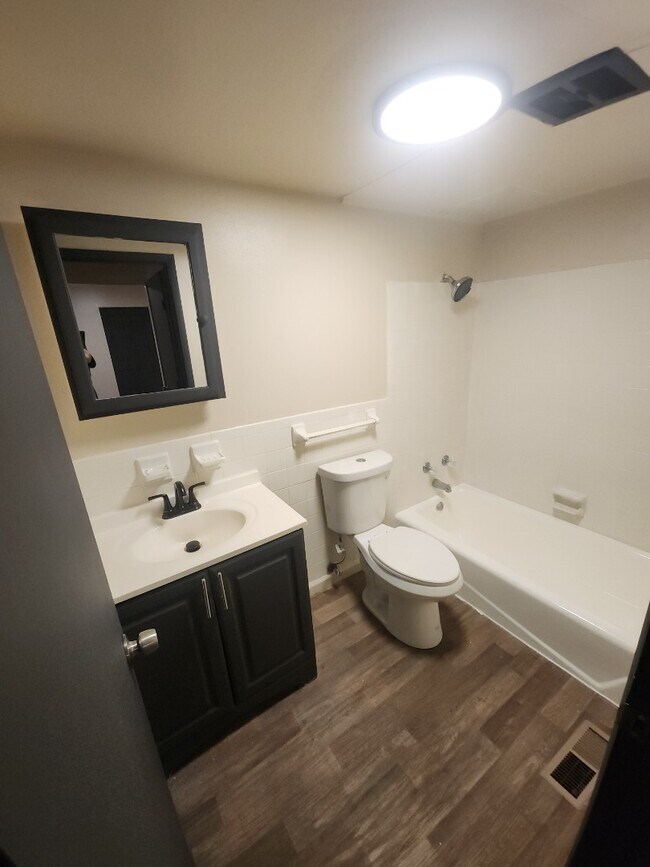 Building Photo - 1 Bedroom 1 Bath