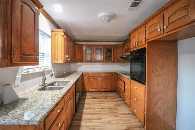 Building Photo - 2213 Shady Brook Dr