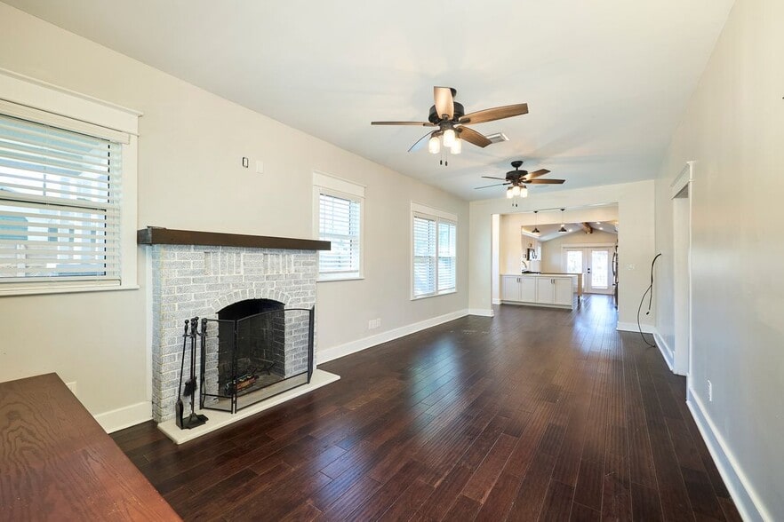 Building Photo - 6008 N Highland Ave