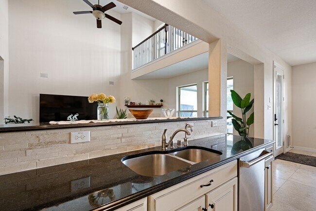 Building Photo - 4627 Miramar Dr