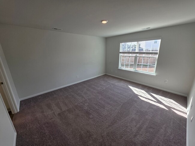 Building Photo - 3 BR 2 BA in Towne Pointe