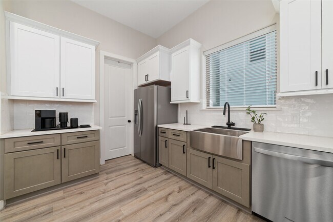 Building Photo - 3705 Creekmont Grn Ln