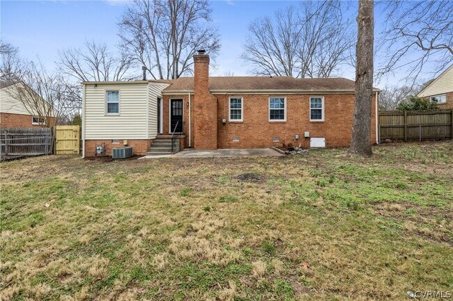 Building Photo - 1724 Lauderdale Dr