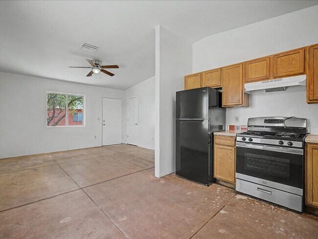 Building Photo - 81 E Laguna St
