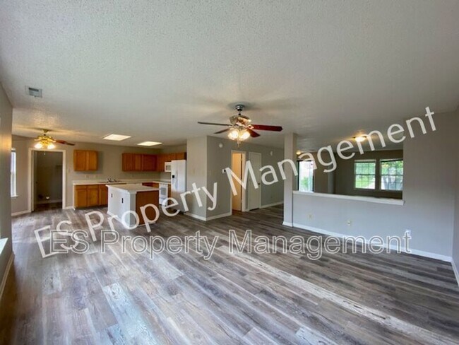 Building Photo - 2180 Shadowbrook Dr