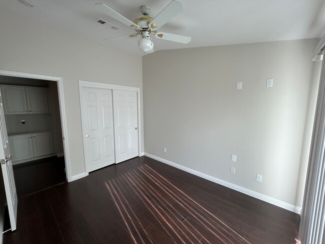 Building Photo - Spacious home in Lemoore