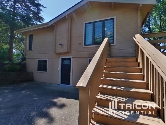 Building Photo - 3601 Christine Pl