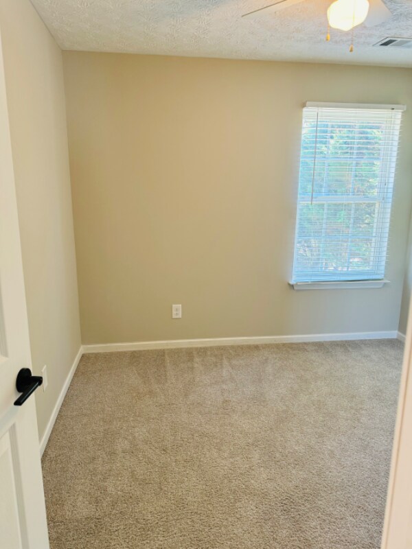 Building Photo - 208 Oak Grove Way