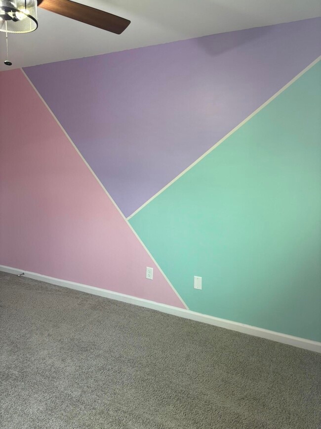 Building Photo - 335 Niblick Dr