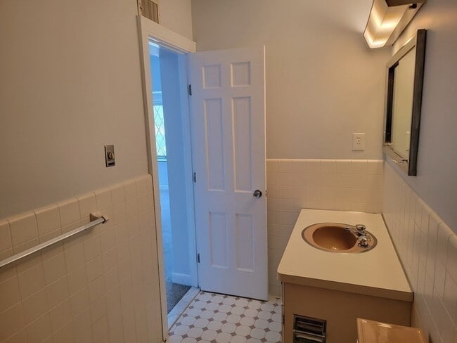 Building Photo - 80 Trapelo Rd