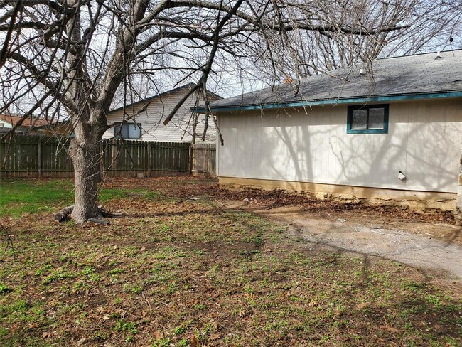 Building Photo - 907 Fairway Green Cove