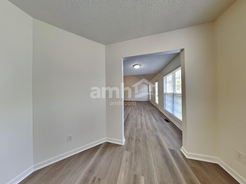 Building Photo - 604 Lake Lennox Dr