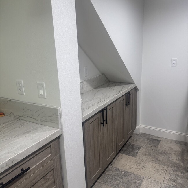 Building Photo - South Davis Townhome
