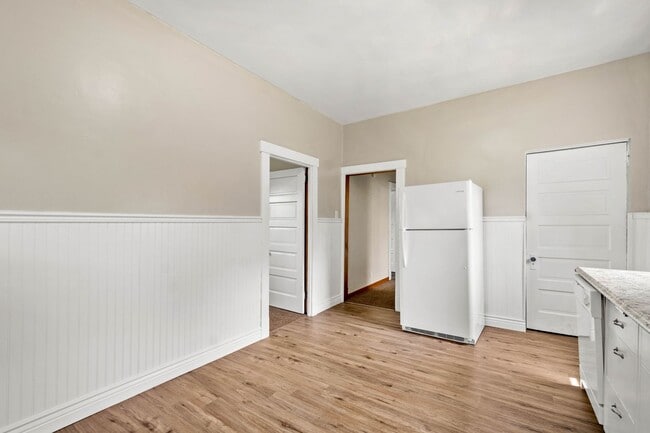 Building Photo - 447 Elm Rd