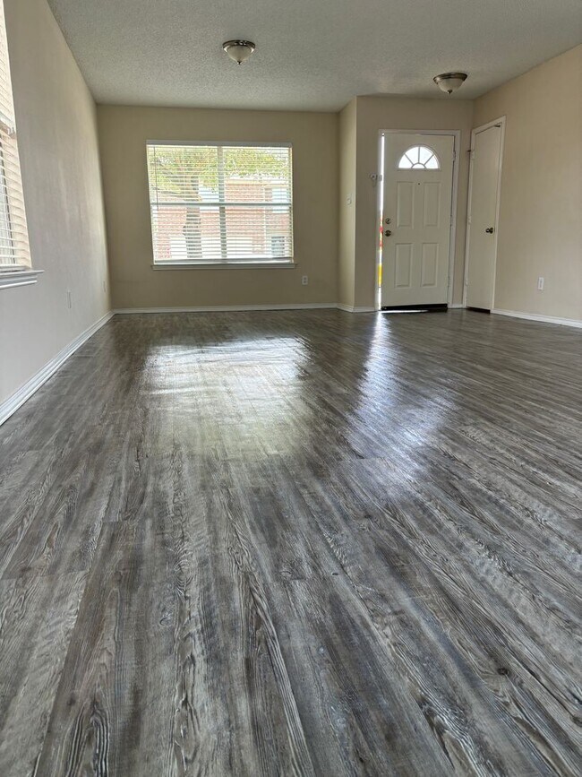 Building Photo - Xtra Large 3 Bedroom in Keller ISD