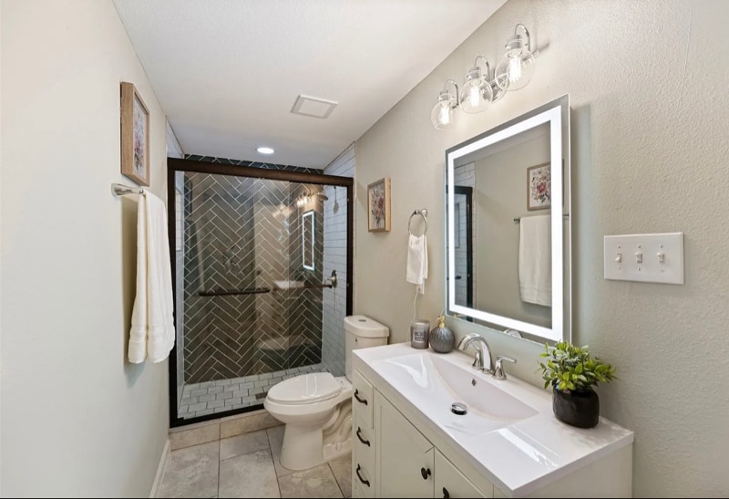 Building Photo - 1411 Moore Terrace