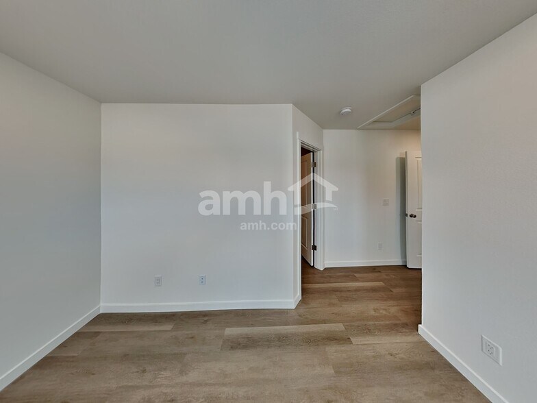 Building Photo - 360 N Addison Way