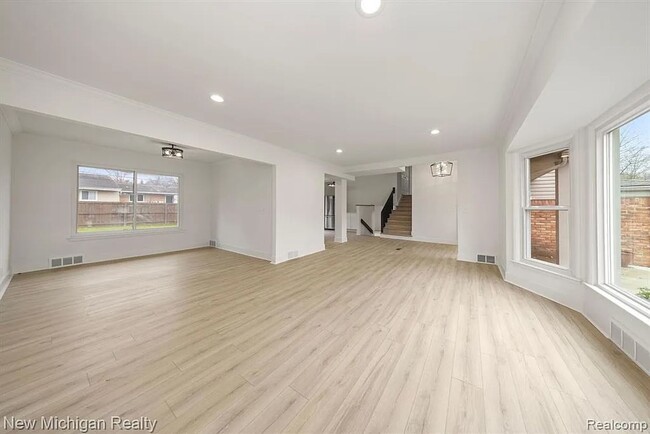 Building Photo - Newly Remodeled House with In-Ground Pool