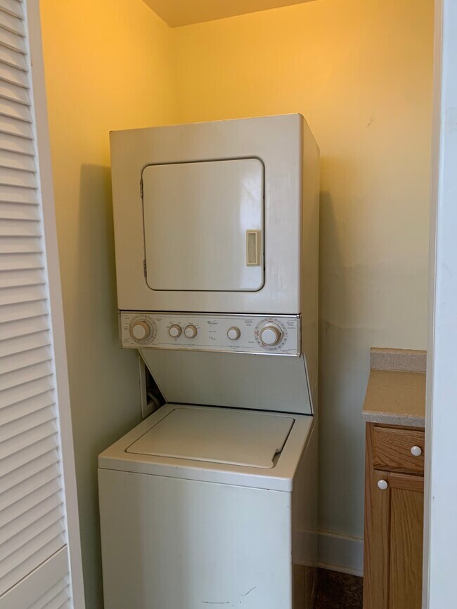 Building Photo - 329 W Claflin Ave