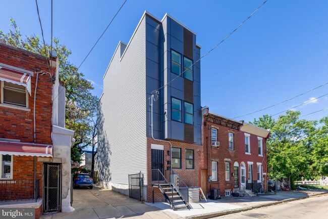 Building Photo - 922 W Arizona St