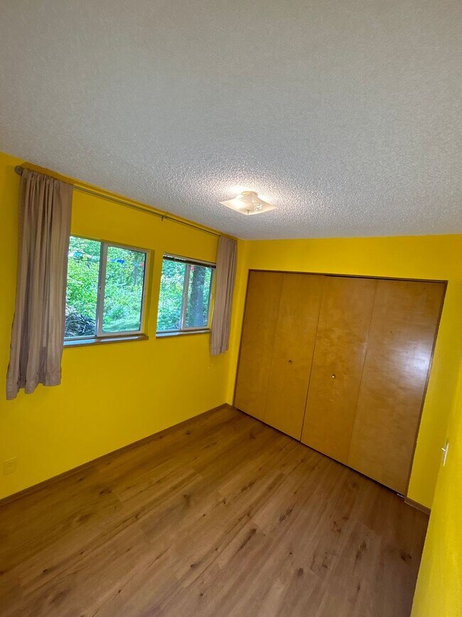 Building Photo - dege01