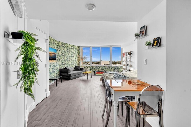 Building Photo - 1100 West Ave