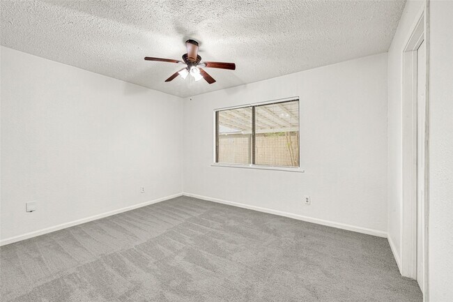 Building Photo - 622 N 13th St