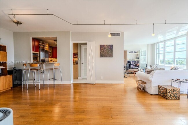 Building Photo - 5700 Collins Ave