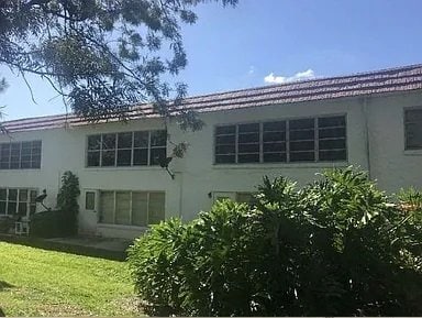 Building Photo - 400 El Camino Dr