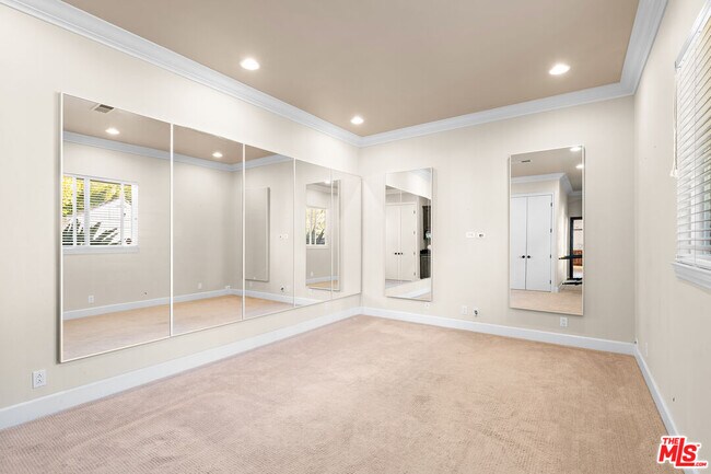 Building Photo - 2428 Oak Canyon Pl