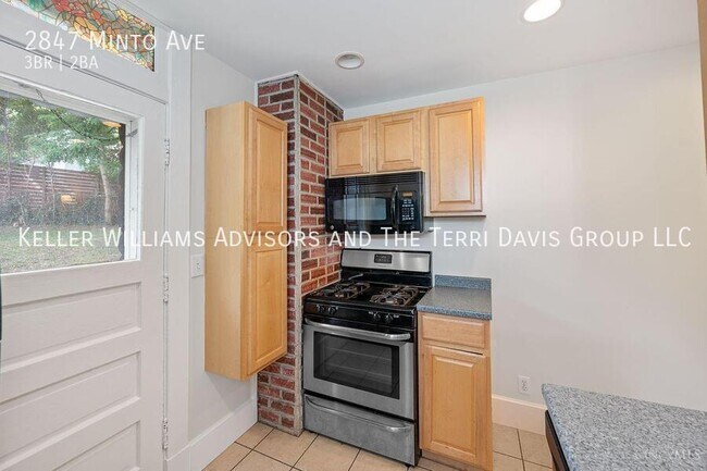 Building Photo - 2847 Minto Ave
