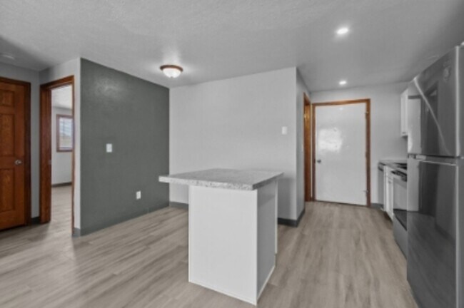 Building Photo - 1530 Moraine Terrace