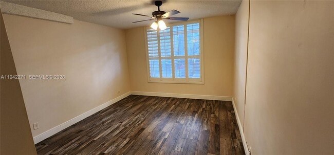 Building Photo - 3670 Inverrary Dr