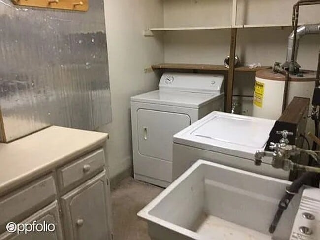 Building Photo - 2 bd, 2 ba house in old SW Columbia, fence...