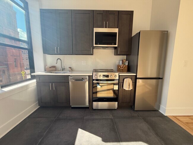 Building Photo - 253 State St