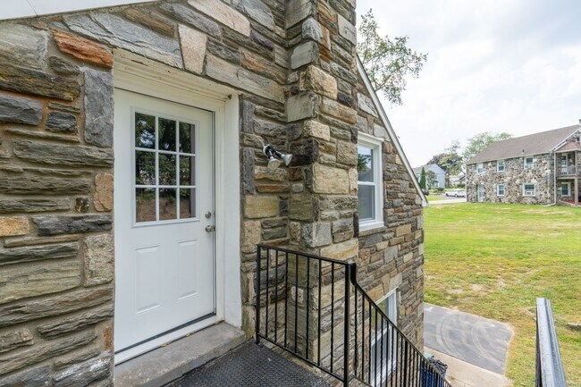 Building Photo - Rare 4 bed Gem in Marple Newtown