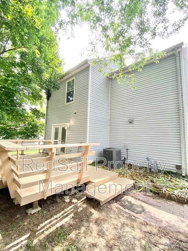 Building Photo - 469 Crosland Ct