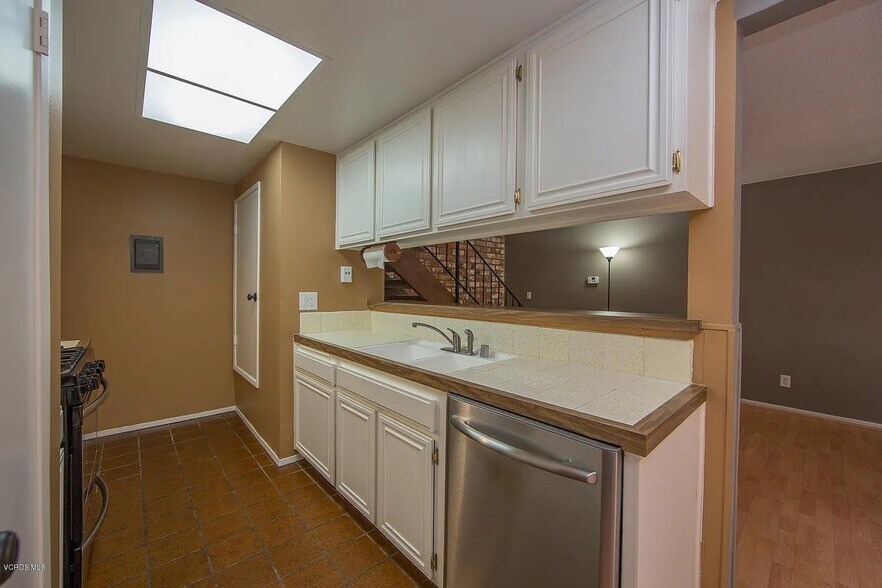 Building Photo - 5977 Nelda St