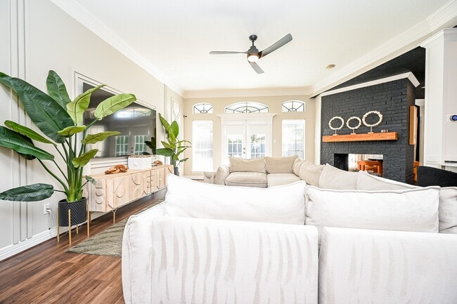 Building Photo - 13606 Champions Centre Dr