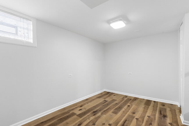 Building Photo - 8824 Robin Dr